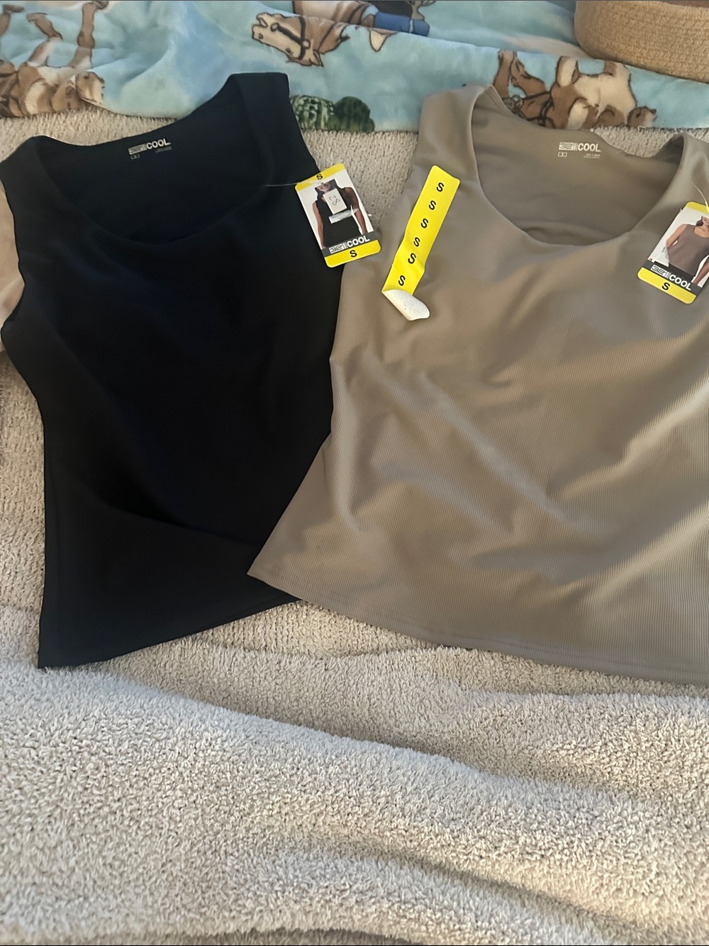 32 degrees cool Women’s Tank - Black & Taupe. Ribbed with built in bra. NWT